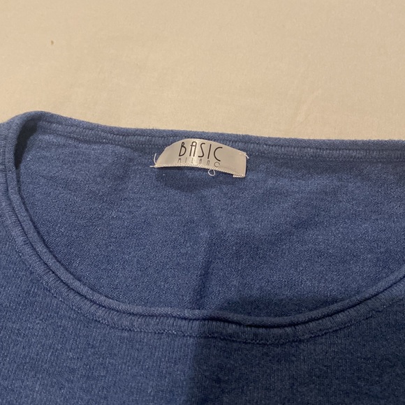 Soft thin sweater - Picture 3 of 4